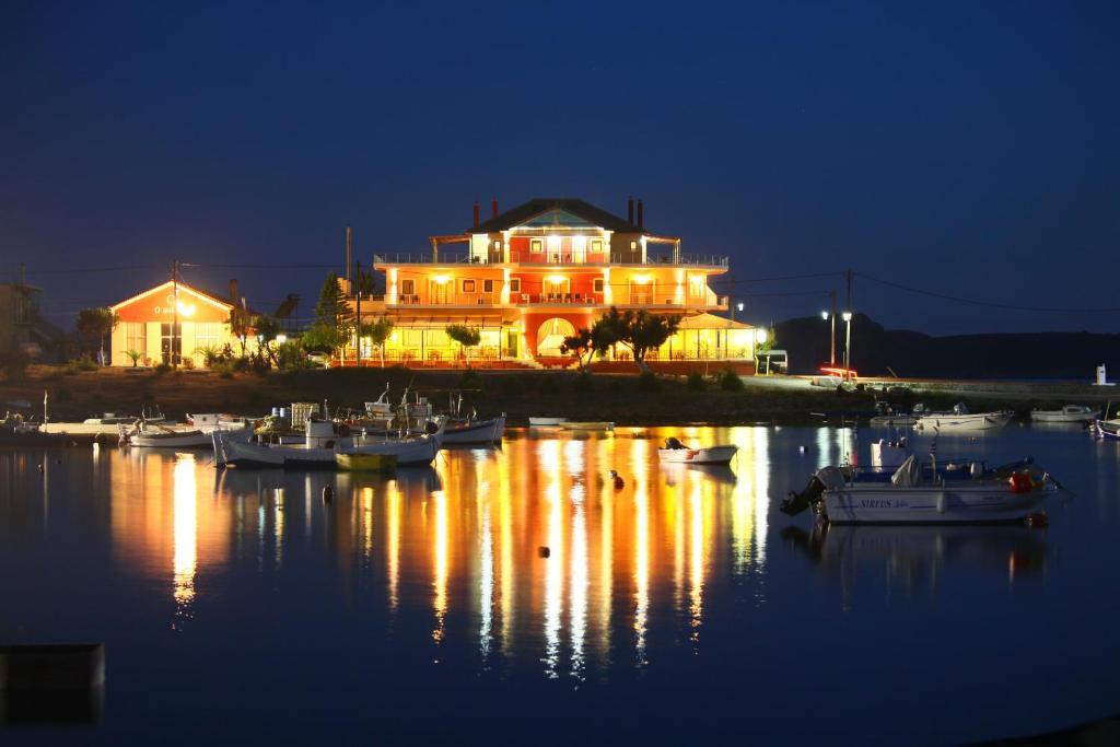Faros Luxury Suites Маратополіс Екстер'єр фото